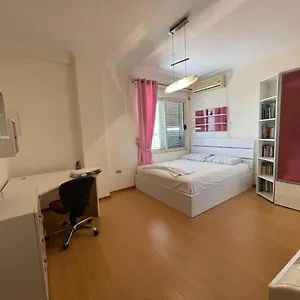 Couette-café Albjona, Tirana